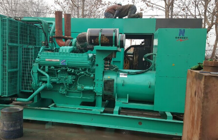 化德发电机组如何判断水冷式机油散热器内部是否需要清洗？